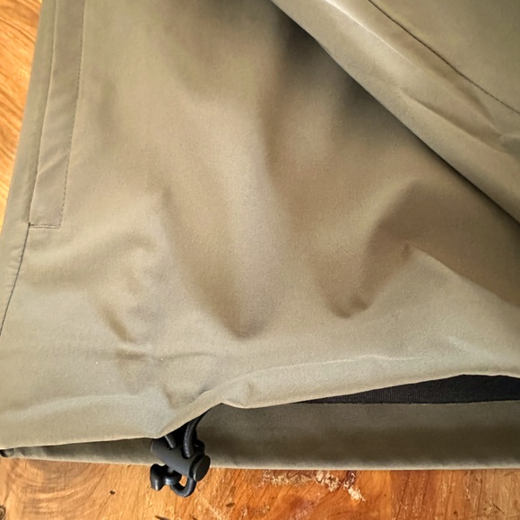 Nike Running Division Wind/Rain Jacket - Picture 13 of 14